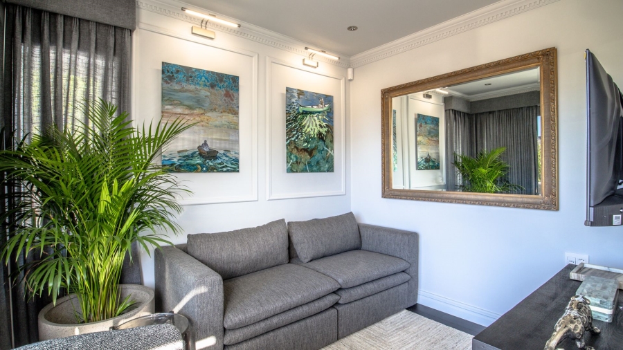 To Let 5 Bedroom Property for Rent in Three Anchor Bay Western Cape